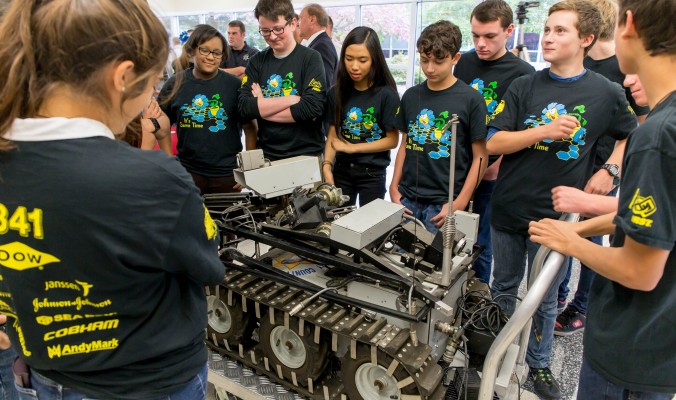 The Montco Sheriff’s Office Bomb Squad loans old robot to Wissahickon robotics club